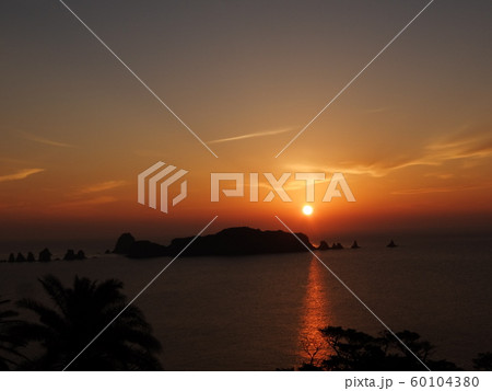 小場島と朝日 小場島と朝日 60104380
