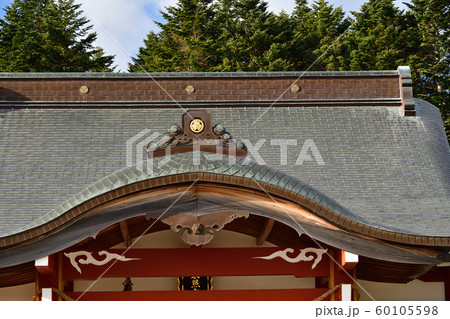 晩秋の北海道函館市で北海道東照宮の境内の風景を撮影 晩秋の北海道函館市で北海道東照宮の境内の風景を撮影 60105598
