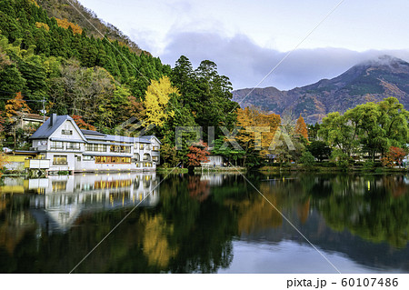 大分県の観光スポット 美しい金鱗湖 60107486