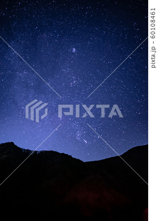 長野県　阿智村　ヘブンスそのはら　星空 60108461