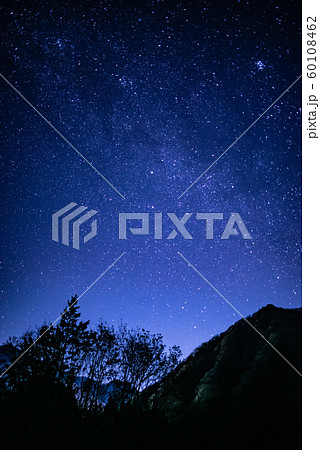 長野県　阿智村　ヘブンスそのはら　星空 60108462