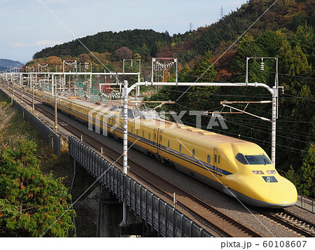 ドクターイエロー　関ヶ原・桃配山にて 60108607