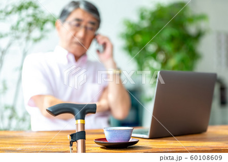 シニア男性 ビジネス 経営者 60108609