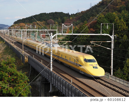 ドクターイエロー　関ヶ原・桃配山にて 60108612