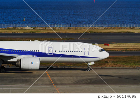 航空機の駐機 60114698
