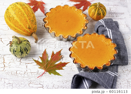 Traditional american homemade pumpkin pie Traditional american homemade pumpkin pie 60116113