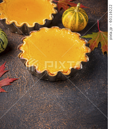 Traditional american homemade pumpkin pie 60116222