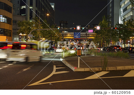 大阪御堂筋梅新南交差点・新御堂筋と梅田新道の合流 60120956