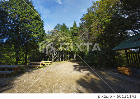 秋の御岳山　長尾平の山道 60121143