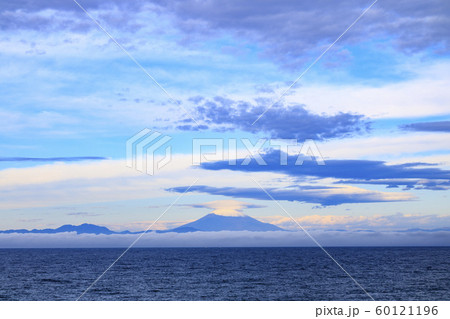 岬と富士 60121196