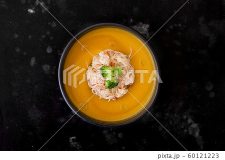 Cream soup with crab 60121223