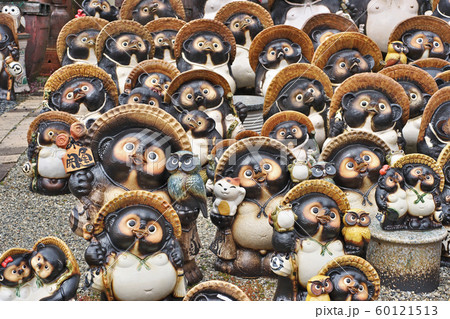 信楽焼の狸達 信楽焼の狸達 60121513