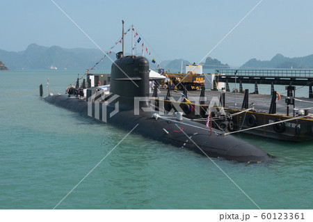 マレーシア海軍潜水艦トゥンク・アブドゥル・ラーマン満艦飾 60123361