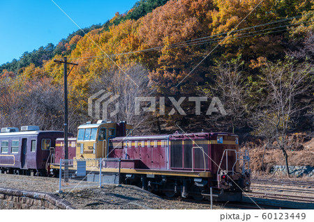 わたらせ渓谷鉄道足尾駅の秋 60123449