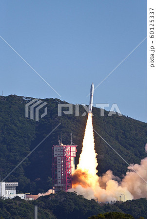 宇宙へ 宇宙へ 60125337