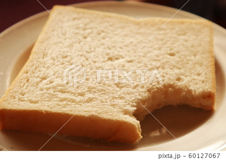 eat bread food 60127067