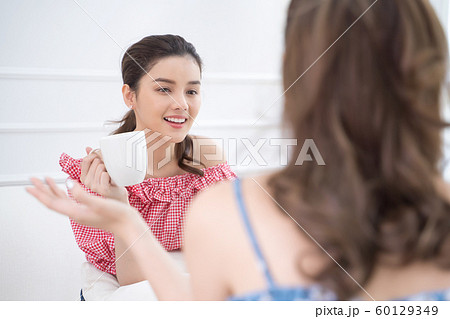 ライフスタイル　女子会 60129349