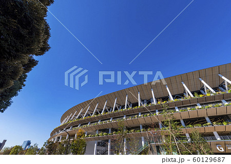 青空と新国立競技場の風景 青空と新国立競技場の風景 60129687