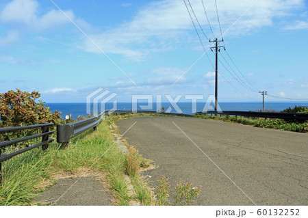 入道崎、海に降りて行くような道 入道崎、海に降りて行くような道 60132252
