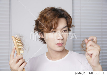 Close-up portrait of attractive young asian man, single man's lifestyle 102 60133094