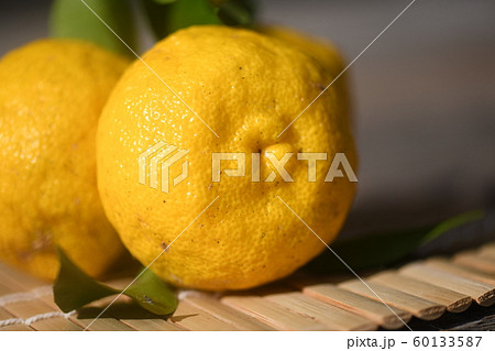 完熟の柚子 60133587
