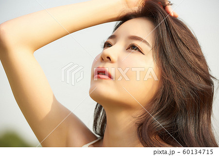 女性　ビューティー　夕日 60134715