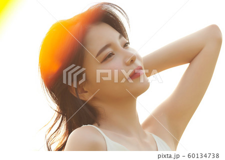 女性　ビューティー　夕日 60134738