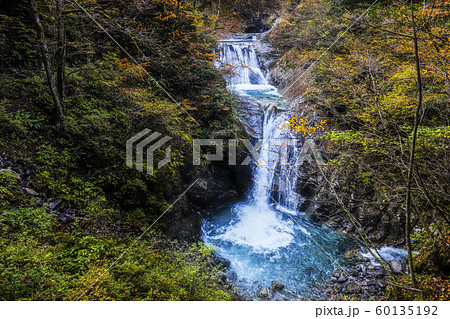 山梨県 紅葉の西沢渓谷 七ツ釜五段の滝の写真素材