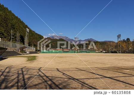 グラウンド＿大山隠岐国立公園を望む野球場 60135808