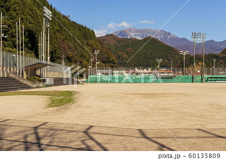 グラウンド＿大山隠岐国立公園を望む野球場 60135809