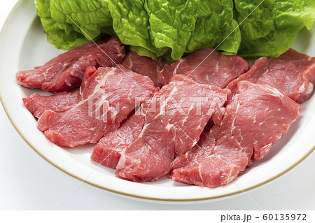サンチュと牛肉 60135972