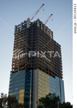 建設中のビル 60136813
