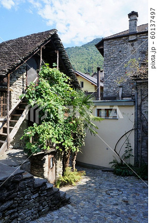 イントラーニャの町並み(南スイス） 60137497