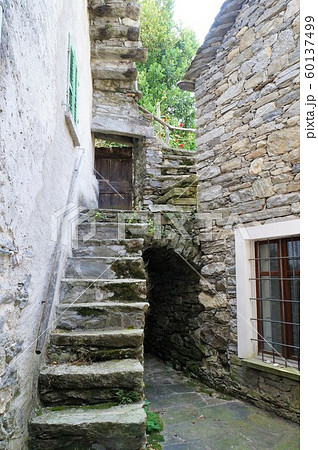 イントラーニャの町並み（南スイス） 60137499