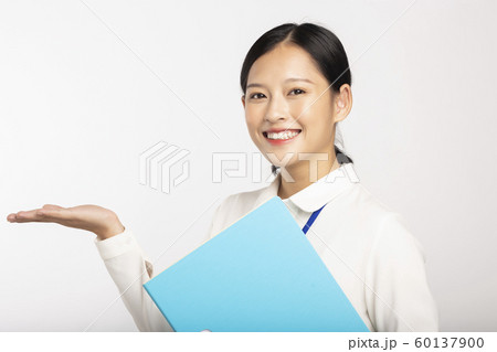 女性　ビジネスウーマン 60137900