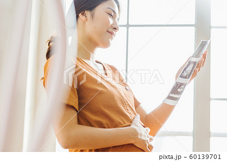 女性　妊娠 60139701