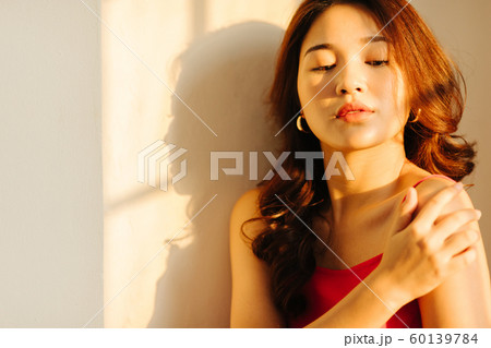女性　ビューティー　カラートーン 60139784