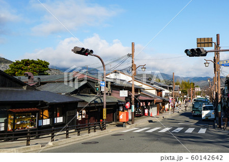 京都嵐山、朝の渡月橋交差点 京都嵐山、朝の渡月橋交差点 60142642