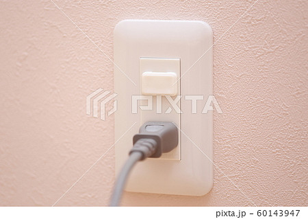 コンセントキャップ (安心 安全 いたずら防止 カバー コピースペース 感電防止 小物 雑貨 対策) 60143947