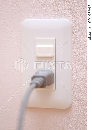 コンセントキャップ (安心 安全 いたずら防止 カバー コピースペース 感電防止 小物 雑貨 対策) コンセントキャップ (安心 安全 いたずら防止 カバー コピースペース 感電防止 小物 雑貨 対策) 60143948