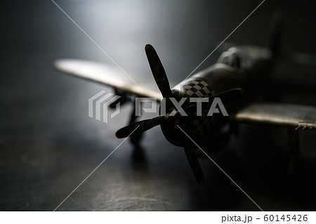 古い時代の戦闘機の模型 古い時代の戦闘機の模型 60145426