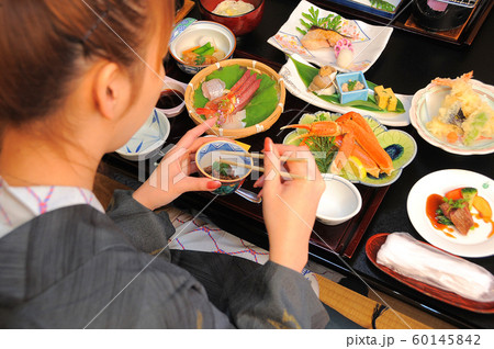 温泉客　浴衣　料理　旅館　 a 60145842