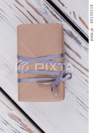 Gift box in kraft paper. Gift box in kraft paper. 60150219