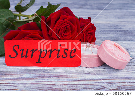 Red roses and box with golden ring. 60150567