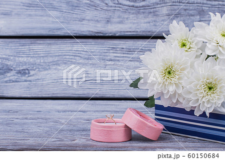 Flowers and box with diamond ring. 60150684