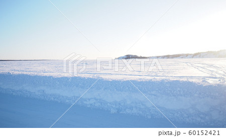 アイスロード　雪の断面　グレートスレイブ湖03 60152421