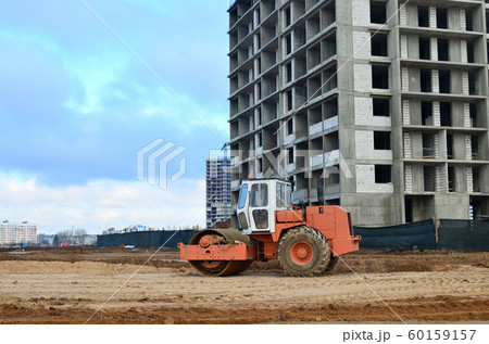 Vibration single-cylinder road roller leveling the ground 60159157