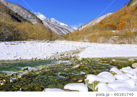 雪の湯檜曽川と谷川連峰１ 60161740