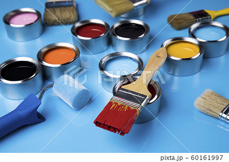 Metal tin cans with color paint and paintbrush 60161997