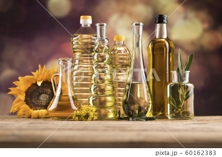 Healthy oil from sunflower, olive, rapeseed oil. 60162383